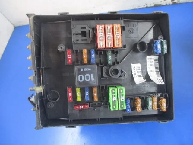 Gdzie są bezpieczniki w Golf 5 - znajdź je łatwo i szybko