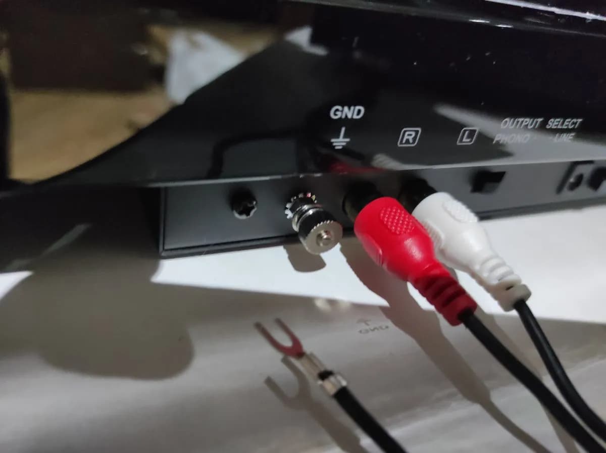 Uziemienie gramofonu bez GND: Proste sposoby na pozbycie się buczenia