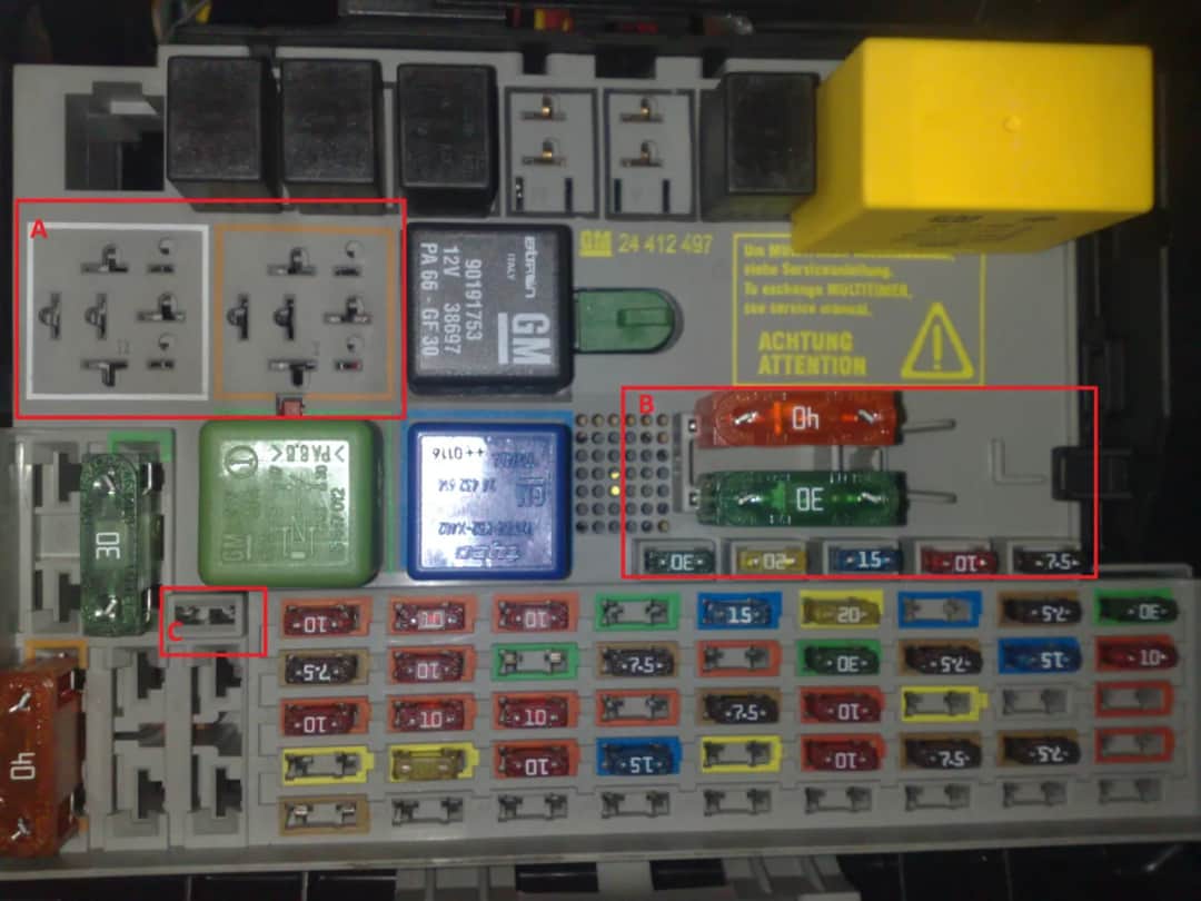 Gdzie są bezpieczniki w Astra G? Znajdź je łatwo i szybko