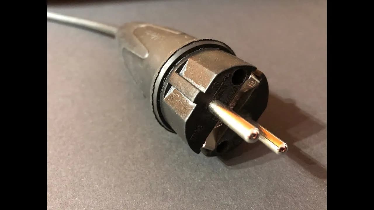 Jak podłączyć kabel do wtyczki z uziemieniem - uniknij niebezpieczeństw