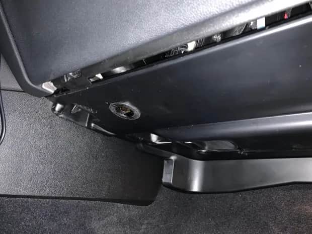 Gdzie są bezpieczniki w BMW X3 F25? Odkryj ich lokalizację i funkcje