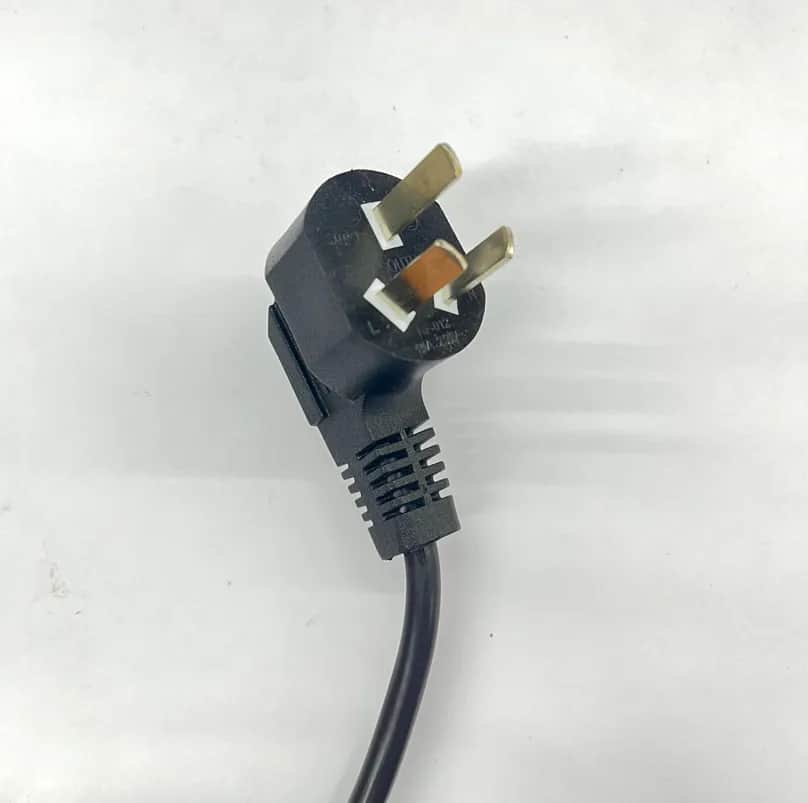 Jak uziemić komputer, aby uniknąć niebezpieczeństw elektrycznych