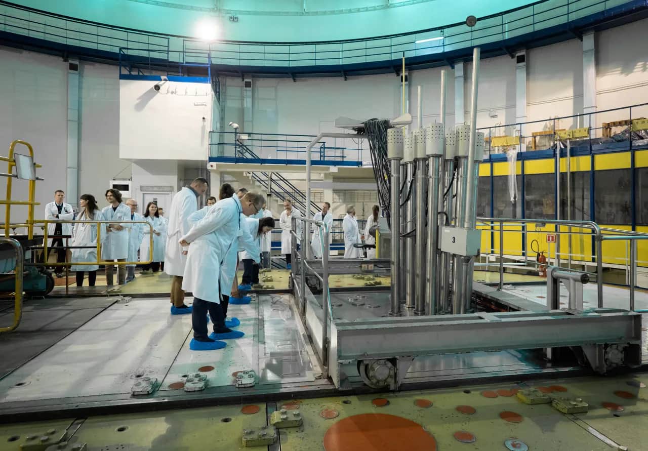 Ile zarabia pracownik elektrowni atomowej? Odkryj zaskakujące fakty o płacach