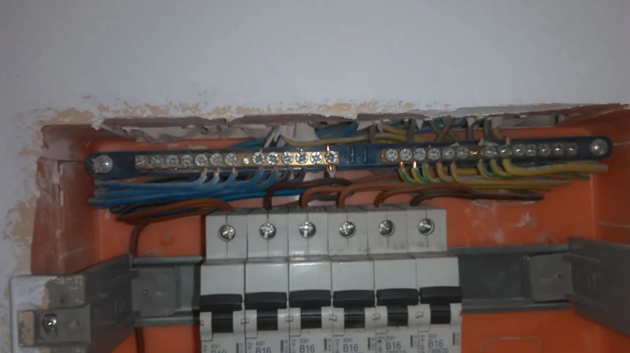 Jak sprawdzić uziemienie w domu i uniknąć niebezpieczeństw elektrycznych