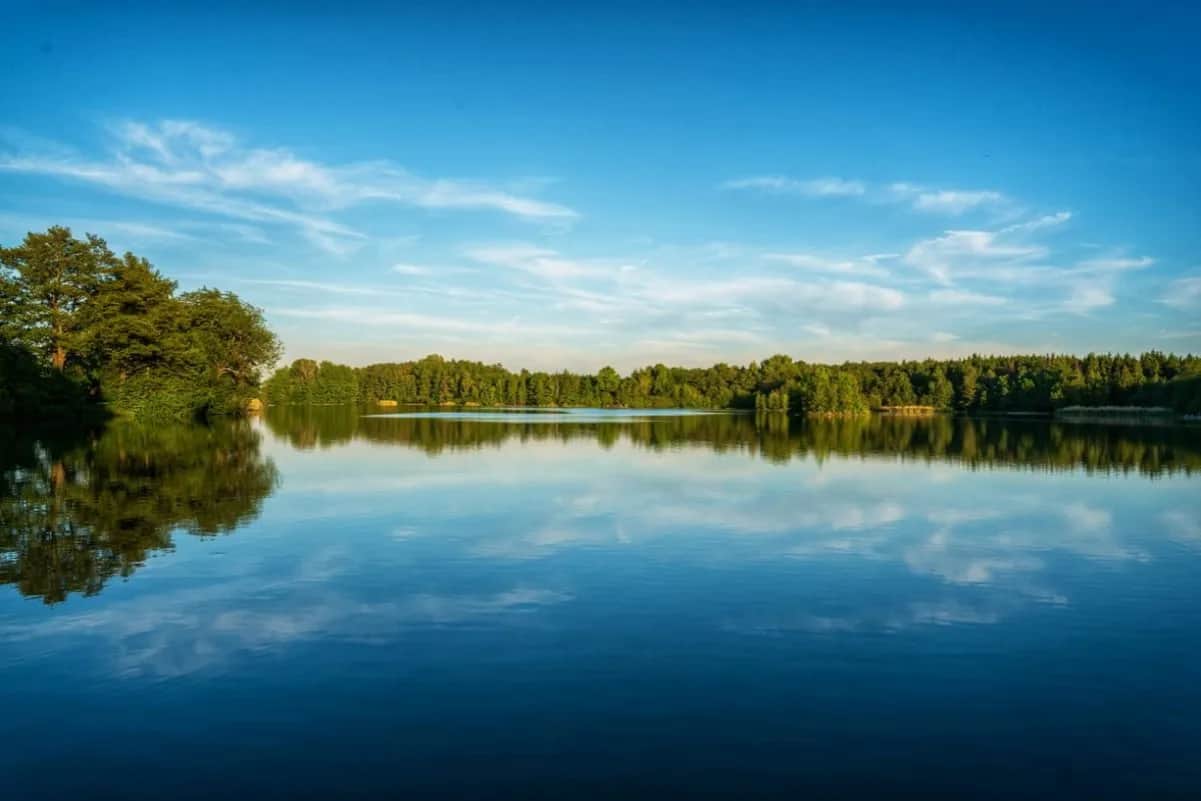 Jezioro Rybnickie: Raj dla wędkarzy i sportów wodnych