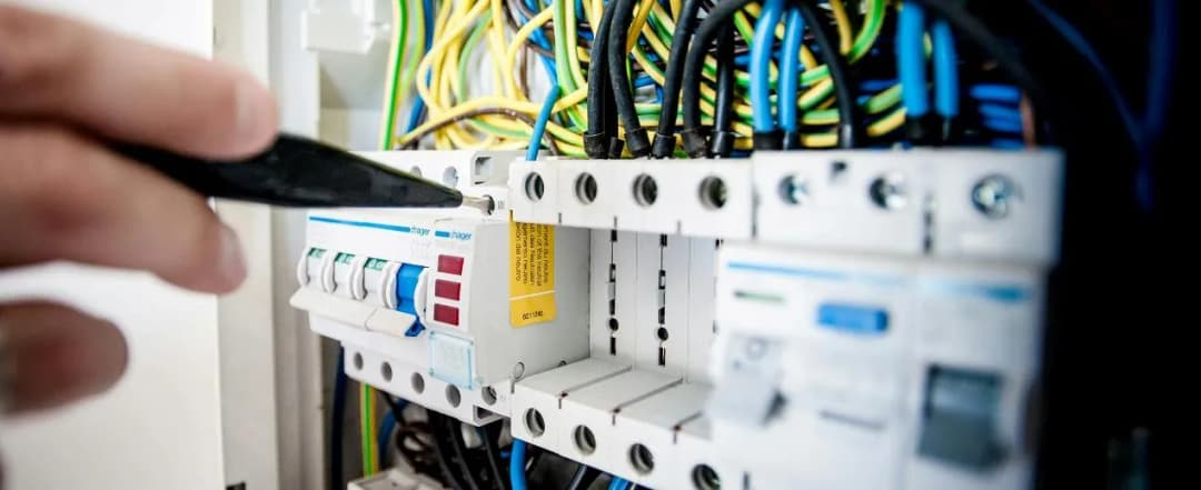 Ile trwa kurs na elektryka? Zaskakujące fakty o czasie trwania kursów